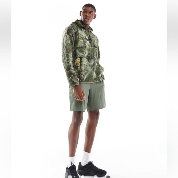 Nike Camouflage Therma Fit Hoodie in Green and Yellow - Picture 4 of 8